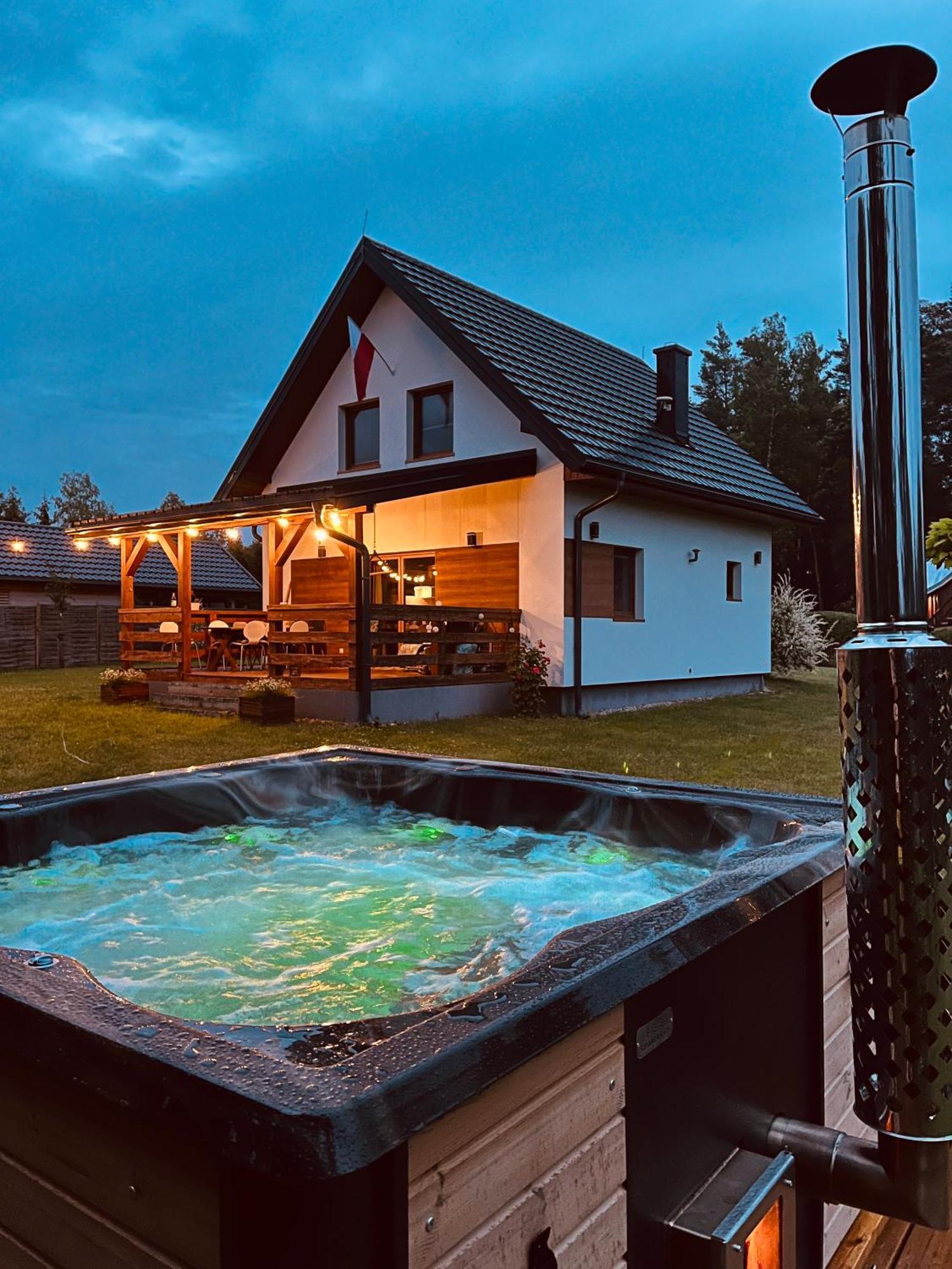 Domek Z Kominkiem Nad Jeziorem Z Jacuzzi Ogrodowym Sumowo  Exterior foto